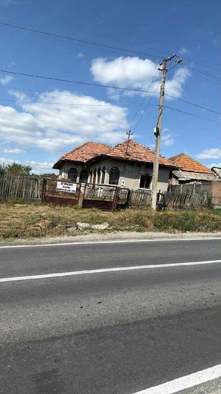 Casă cu Teren 1680 Mp în Tigveni