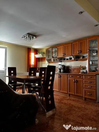 Apartament cu 3 camere decomandat în Șagului