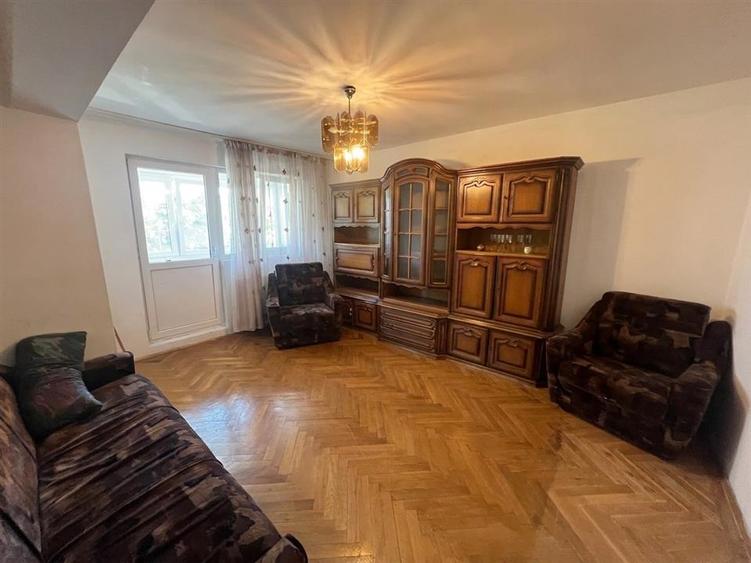 Apartament cu 3 camere decomandat în Dacia
