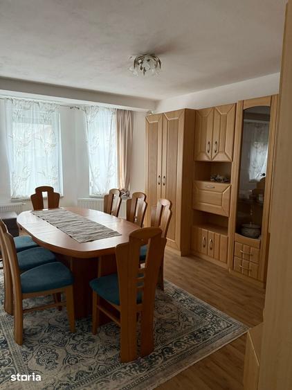 Casă cu 5 camere cu Teren 357 Mp în Grădiște