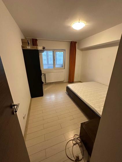 Apartament cu 4 camere decomandat în Mihai Bravu