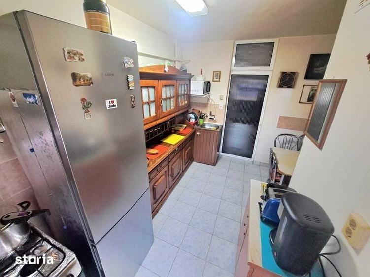 Apartament cu 3 camere decomandat în Intim