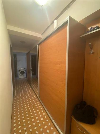Apartament cu 3 camere decomandat, mobilat în Pantelimon