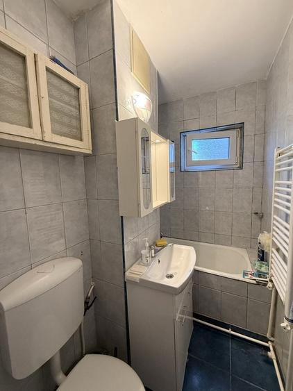 Apartament cu 3 camere semidecomandat în Dacia