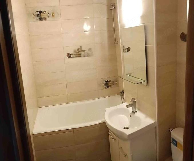Apartament cu 3 camere semidecomandat în Titan