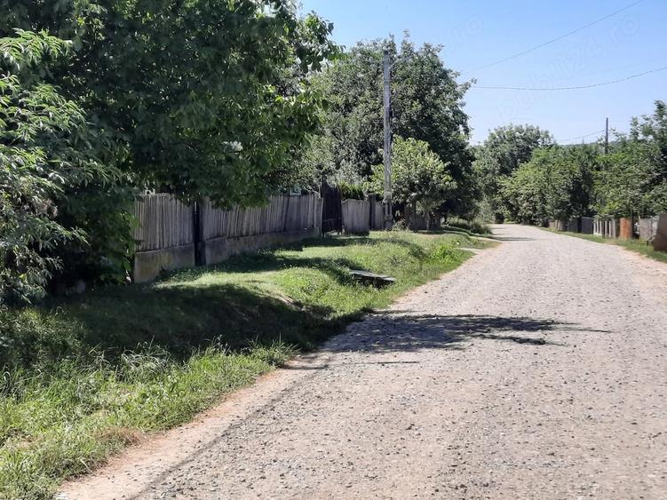 Teren de 2422 mp, în Bârnova
