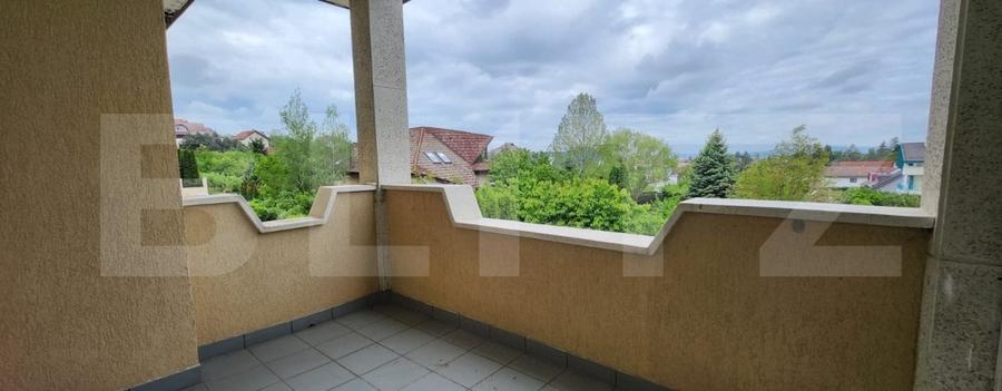 Casă individuală cu 12 camere cu Piscina în Platou