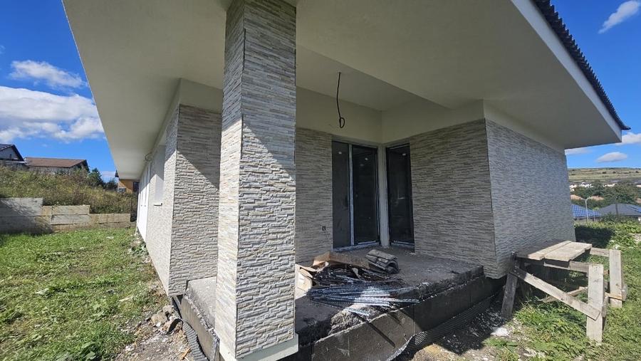 Casă individuală cu 4 camere cu Teren 500 Mp în Chinteni