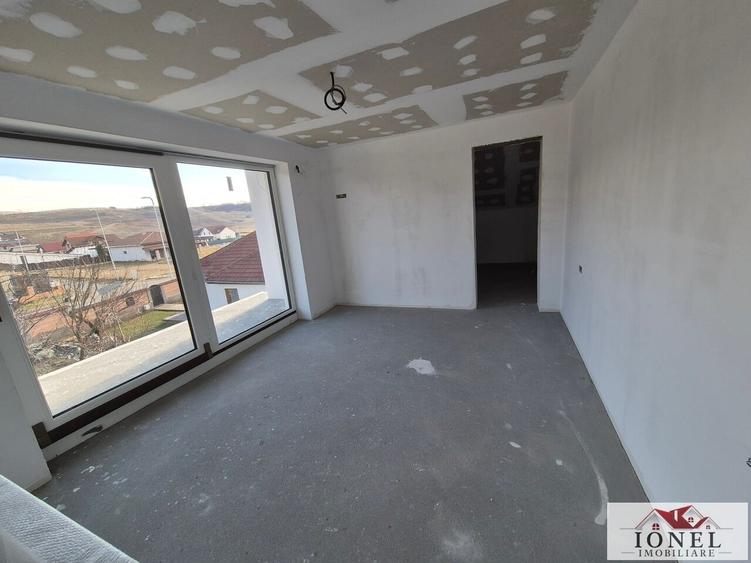 Casă individuală cu 6 camere cu Canalizare în Ciugud