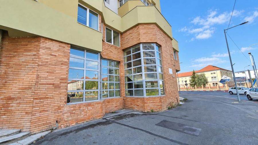 Spațiu comercial, de 800 mp, în Mihai Viteazul