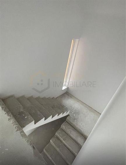 Casă individuală cu 5 camere cu Teren 400 Mp în Sânmihaiu Român