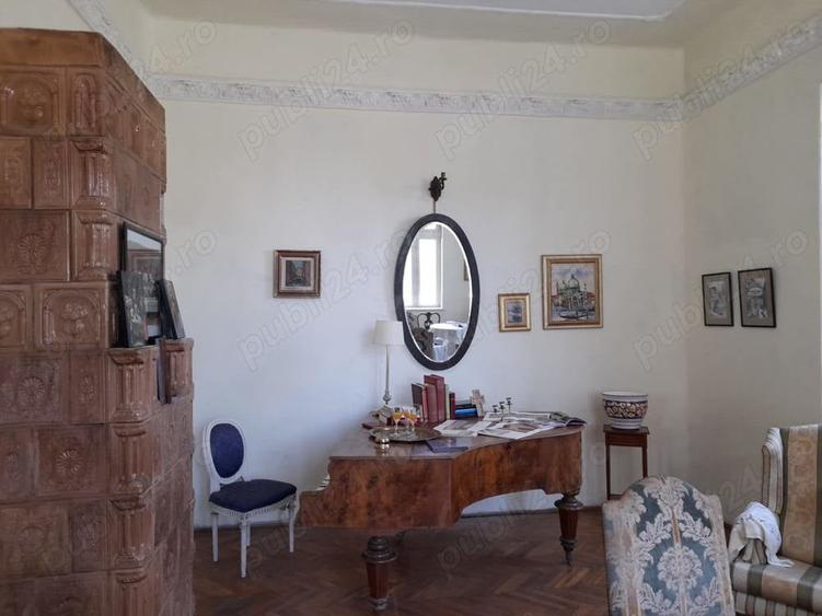 Casă cu 6 camere în Caracal
