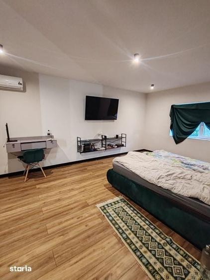 Casă cu 6 camere cu Teren 962 Mp în Groși