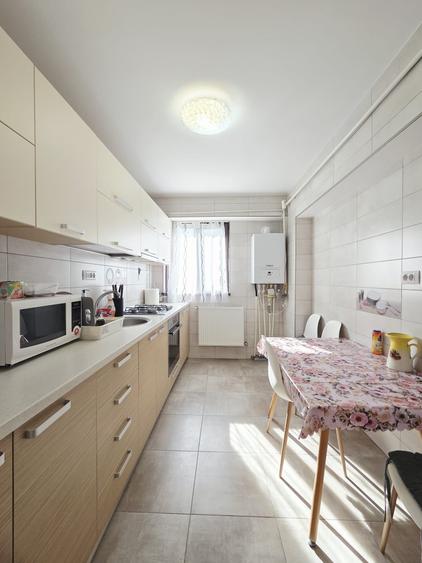 Apartament cu 2 camere decomandat în Micro 17