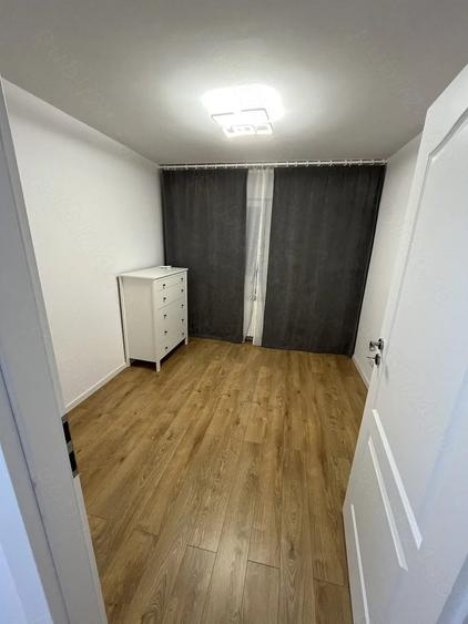 Apartament cu 3 camere semidecomandat în Berceni
