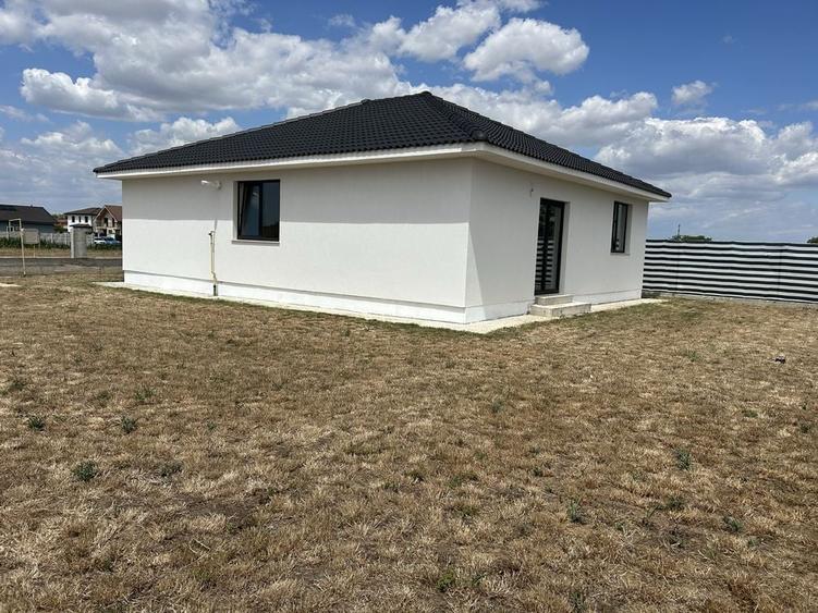 Casă cu 4 camere în Sântandrei