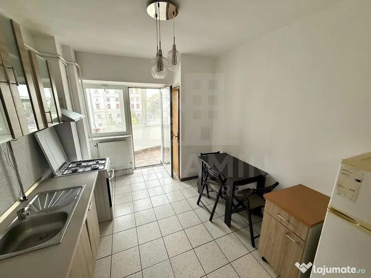 Apartament cu 3 camere decomandat în Central