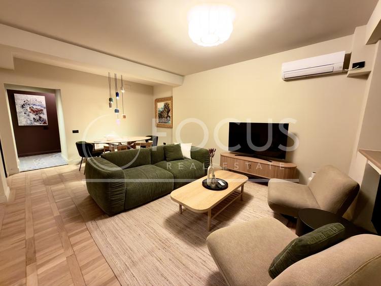 Apartament cu 3 camere semidecomandat, mobilat în Calea Victoriei