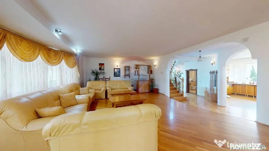 Casă cu 7 camere cu Teren 2418 Mp în Ghimbav Livadă