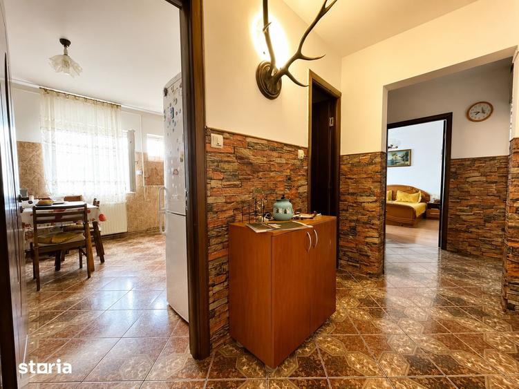 Apartament cu 3 camere decomandat în Dârste