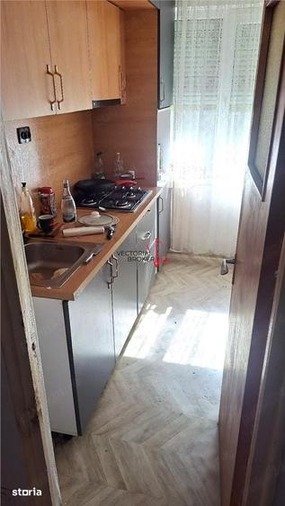 Apartament cu 3 camere decomandat în Colentina
