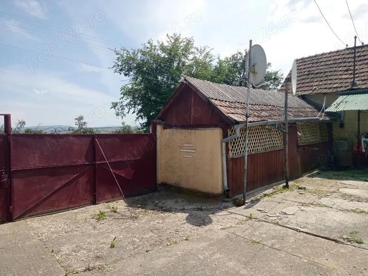 Casă cu 4 camere în Almașu Mare