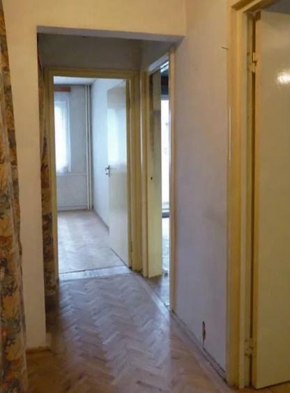 Apartament cu 3 camere decomandat în Astra