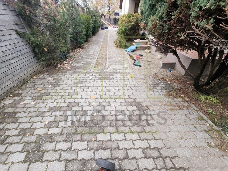 Casă individuală cu 6 camere cu Canalizare în Tipografilor
