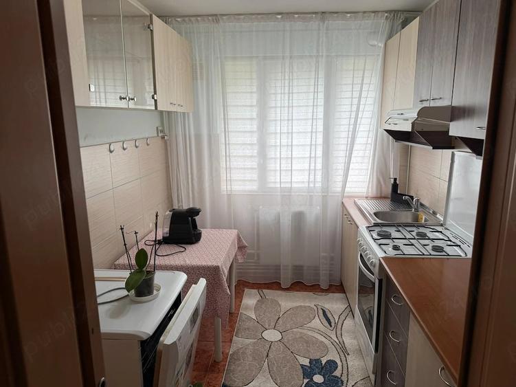 Apartament cu 3 camere semidecomandat în Tătărași