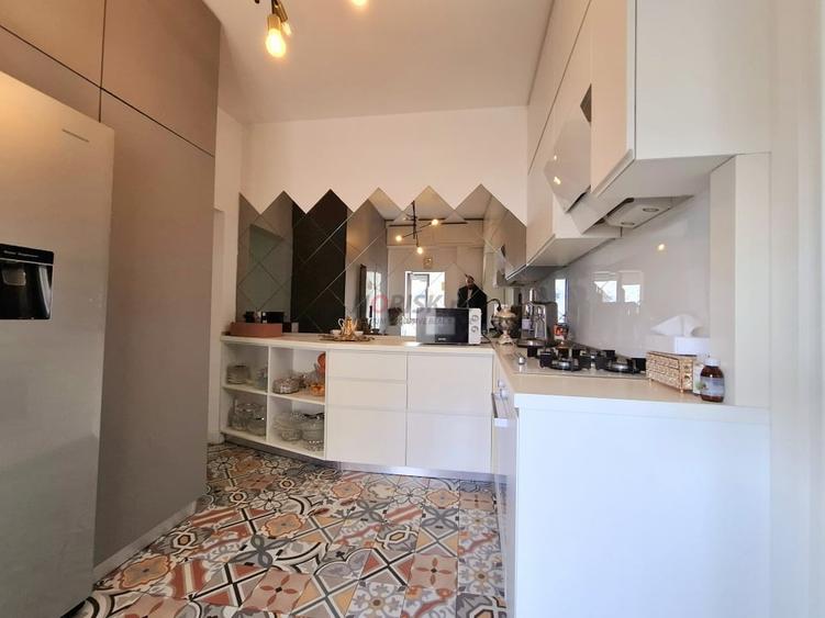 Apartament cu 4 camere semidecomandat, mobilat în Dorobanți