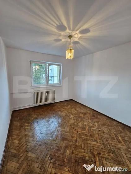 Apartament cu 4 camere decomandat în Central