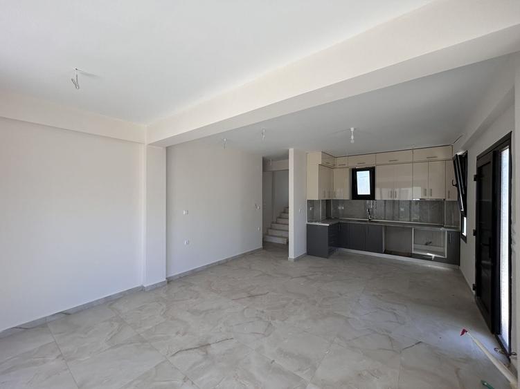 Casă individuală cu 3 camere cu Piscina în Central