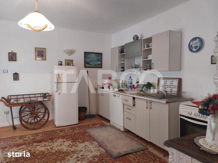 Casă cu 6 camere cu Teren 1100 Mp în Central