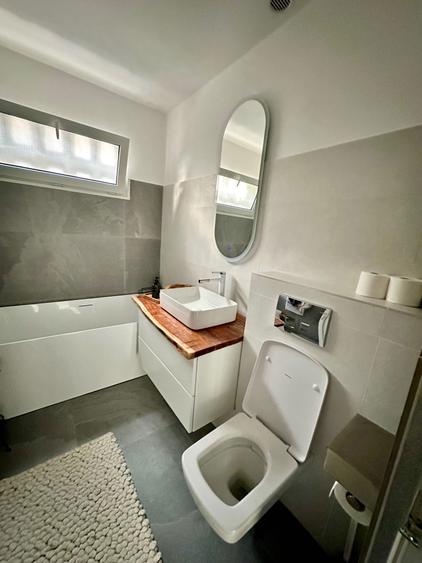 Apartament cu 3 camere semidecomandat în Gorjului