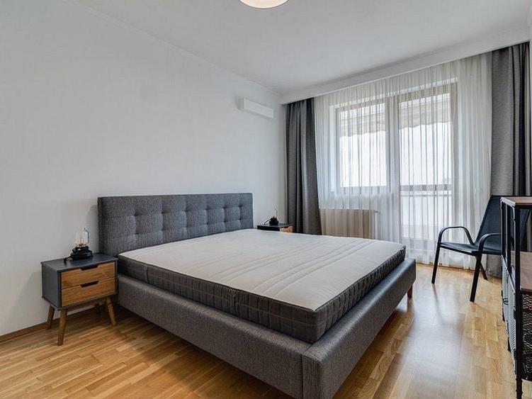 Apartament cu 3 camere semidecomandat, mobilat în Băneasa