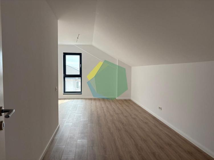 Duplex cu 5 camere cu Canalizare în Central