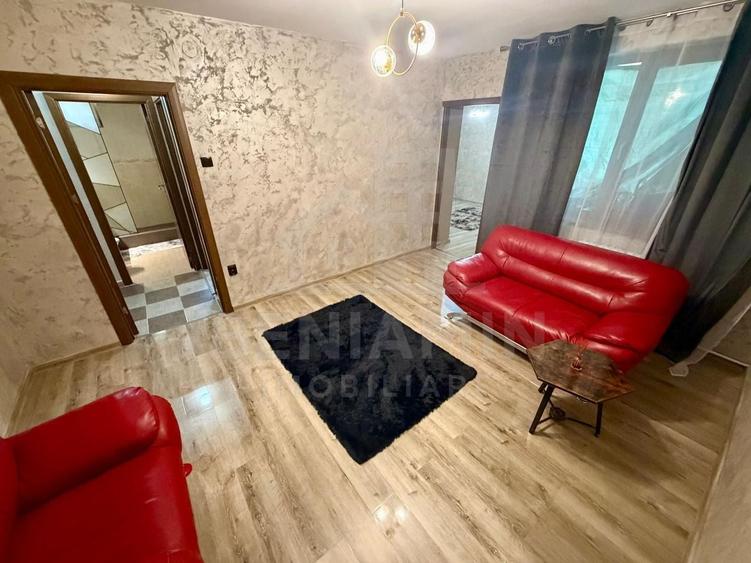 Apartament cu 3 camere semidecomandat în Craiovița Nouă