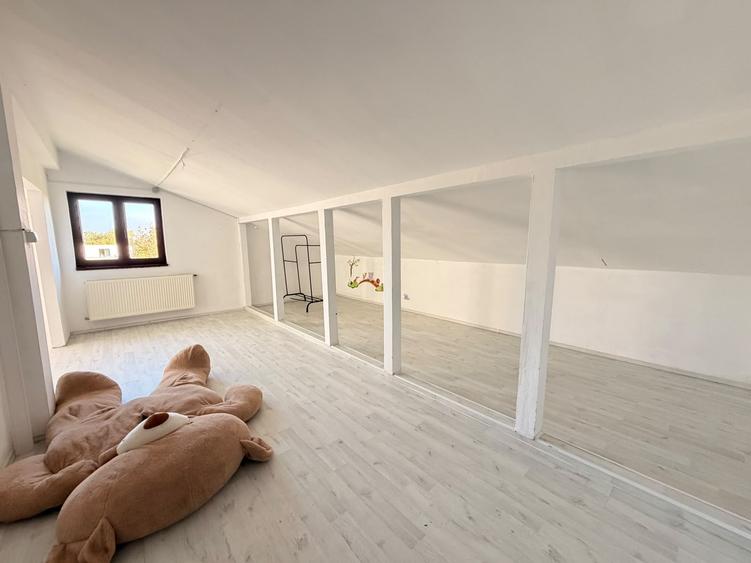 Casă individuală cu 5 camere cu Teren 329 Mp în Titan
