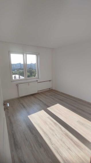 Apartament cu 3 camere decomandat în Titan — fotografia 3