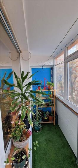 Apartament cu 3 camere decomandat, mobilat în Tei
