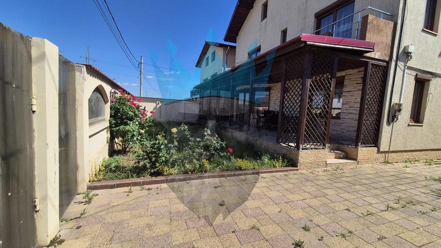 Casă individuală cu 7 camere cu Canalizare în Dobroești