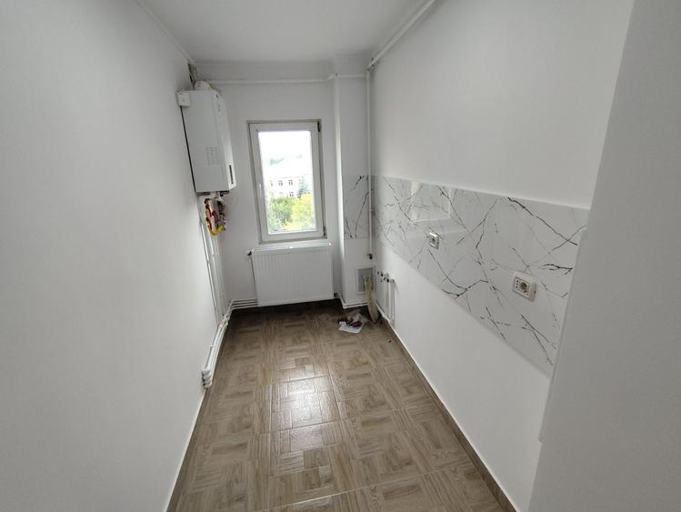 Apartament cu 2 camere semidecomandat în Coman