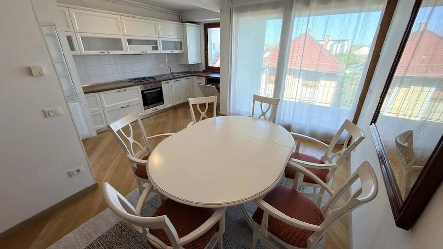 Apartament cu 3 camere decomandat în Calea Dumbrăvii