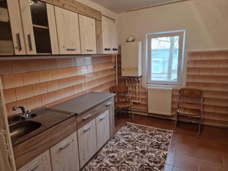Apartament cu 2 camere decomandat în Piața