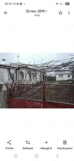 Casă cu Teren 1140 Mp în Străjescu