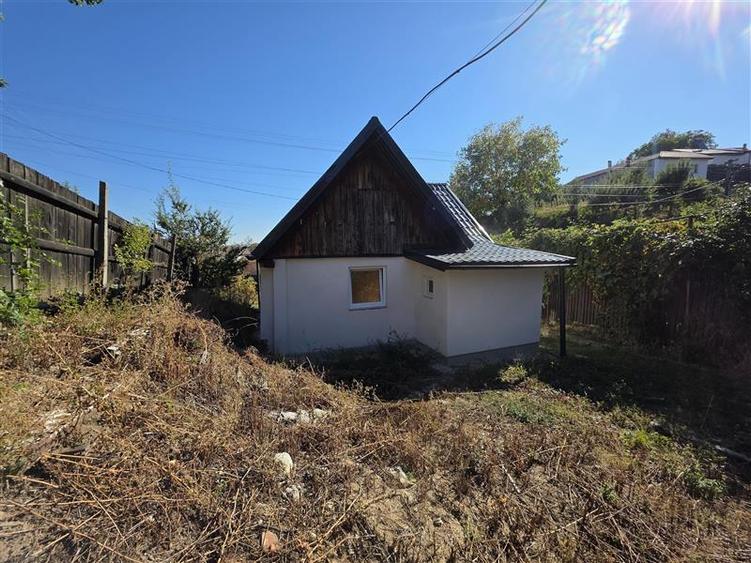 Casă individuală cu 2 camere cu Teren 324.70001220703 Mp în Periferie