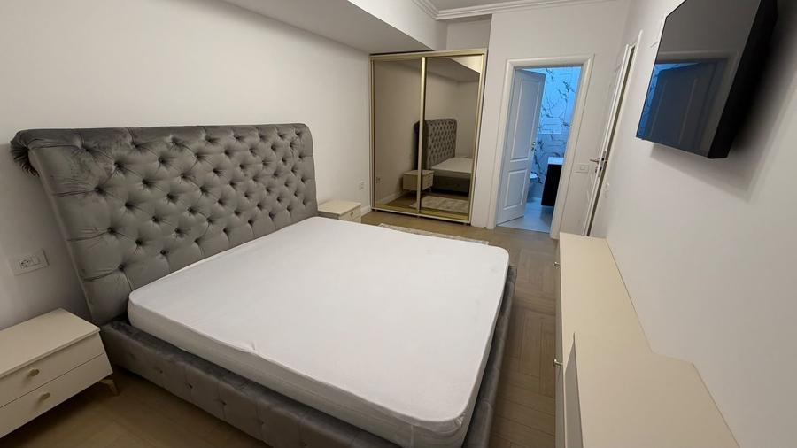 Apartament cu 3 camere decomandat, mobilat în Casa de Cultură