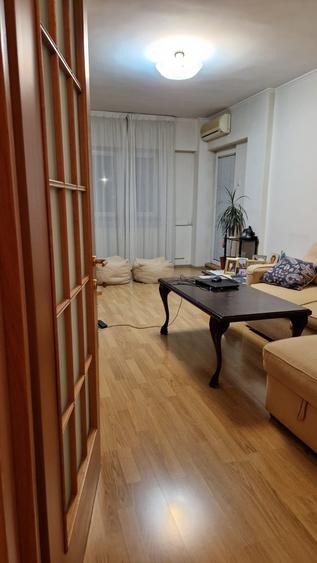 Apartament cu 3 camere decomandat în Aviației — fotografia 1