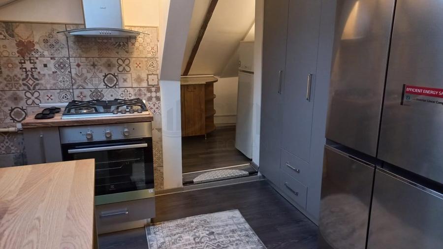 Apartament cu 6 camere semidecomandat în Grădina Icoanei