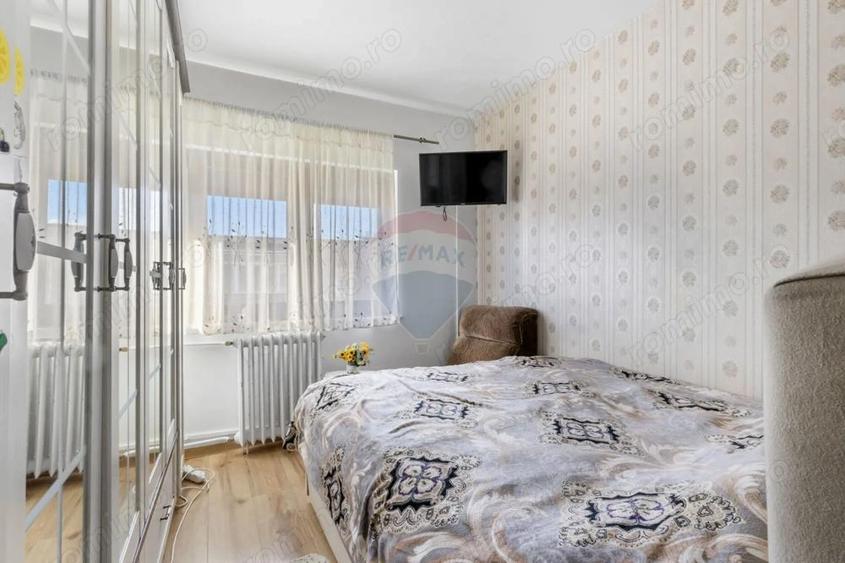 Apartament cu 5 camere decomandat, mobilat în Micălaca